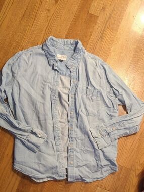 Universal Thread Light Blue Button-Down Shirt (Denim Like)